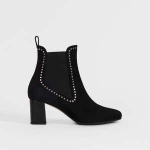 Simone Black 37