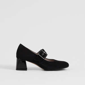 Elisa Black 40