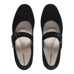 Elisa Black 40