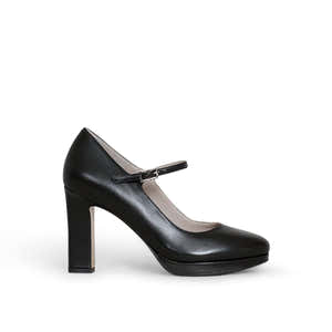 Halle Black 39