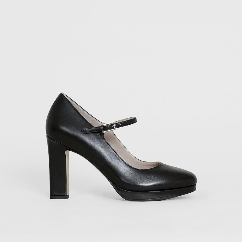 Halle Black 40