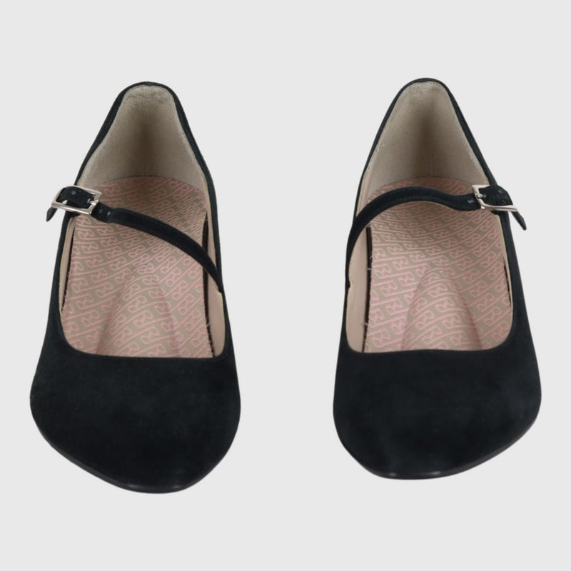 Moxie Black 37