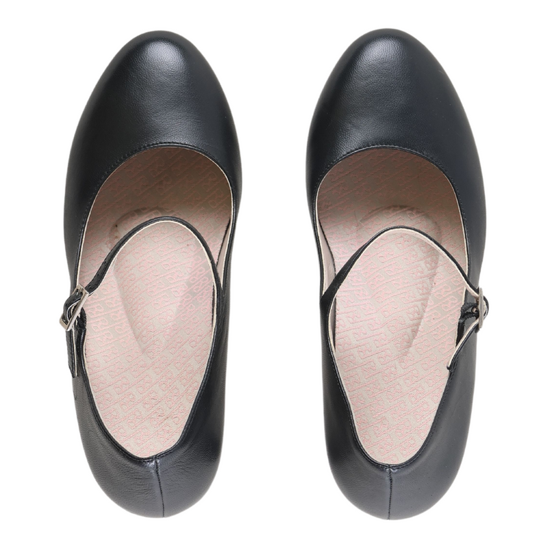Halle Black 38