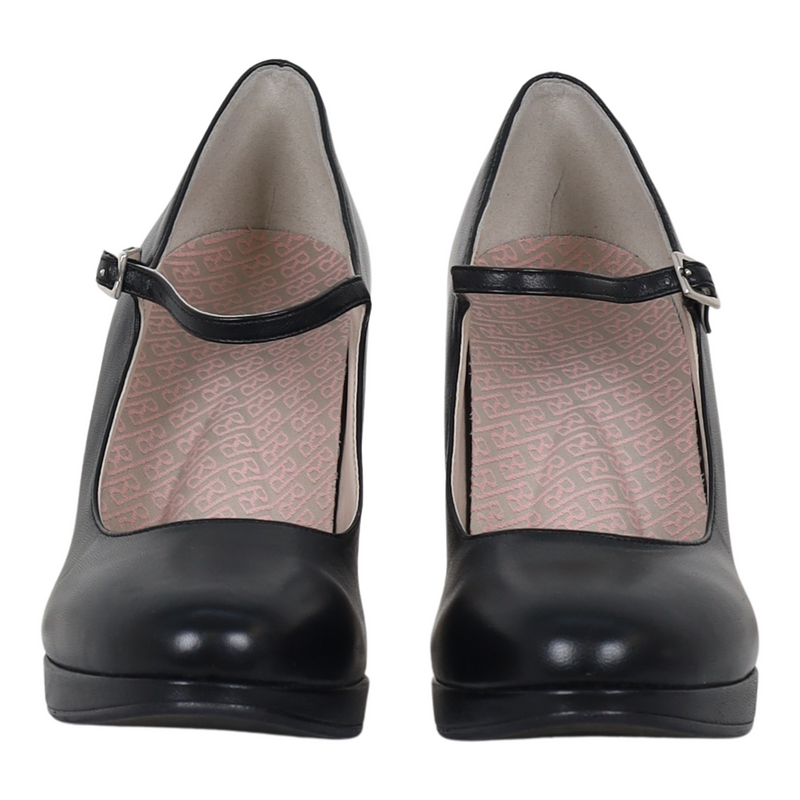 Halle Black 39