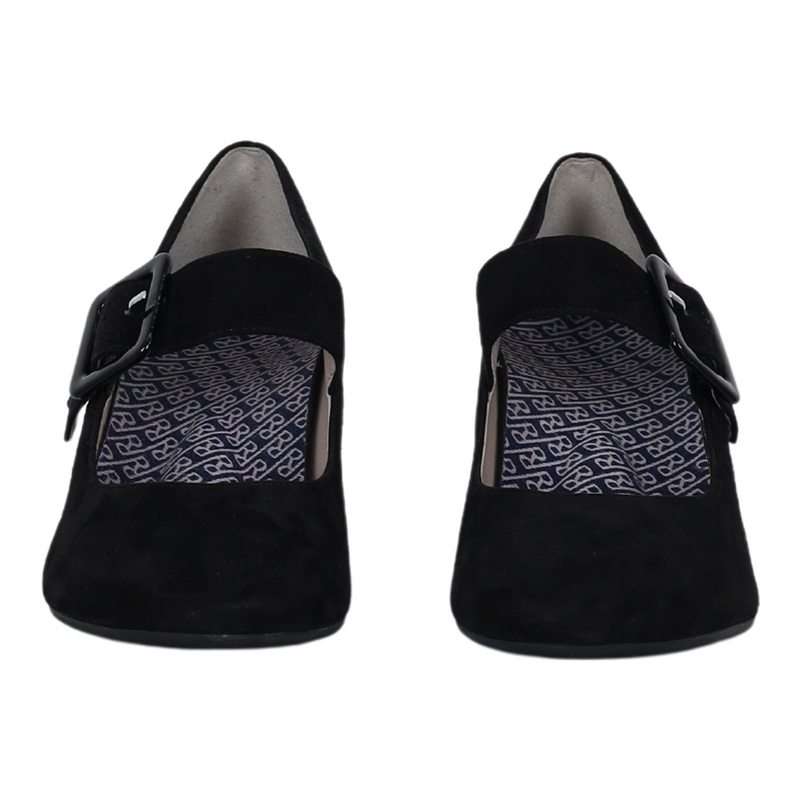 Elisa Black 38