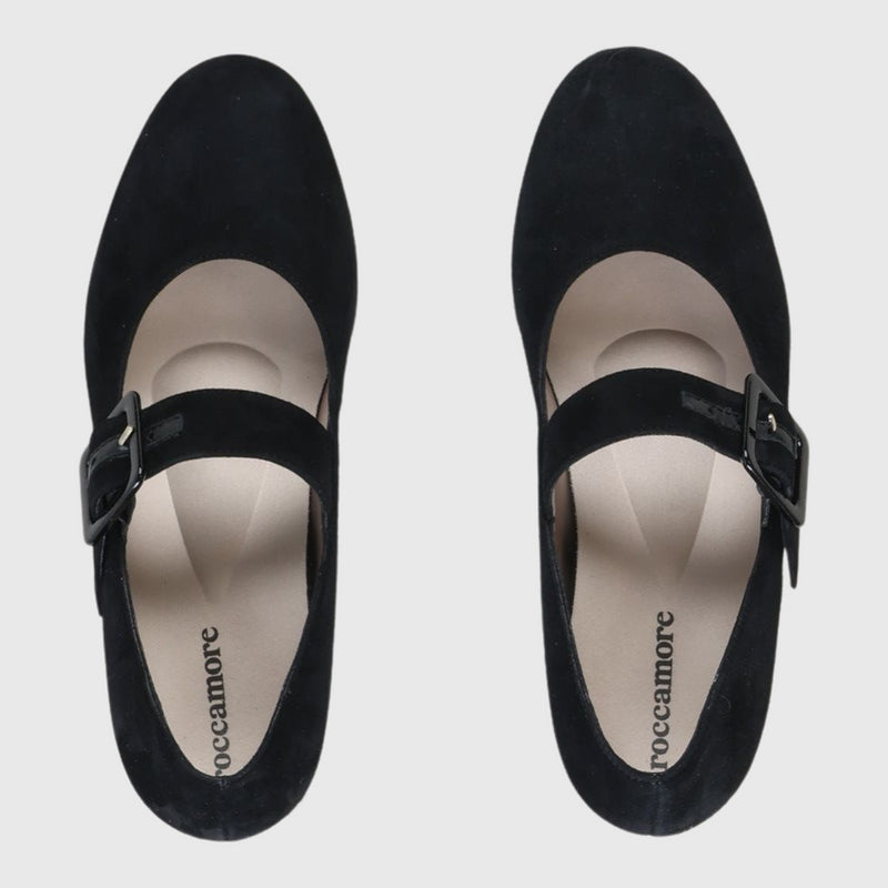 Elisa Black 37
