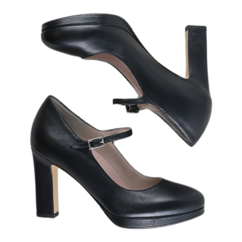 Halle Black 39