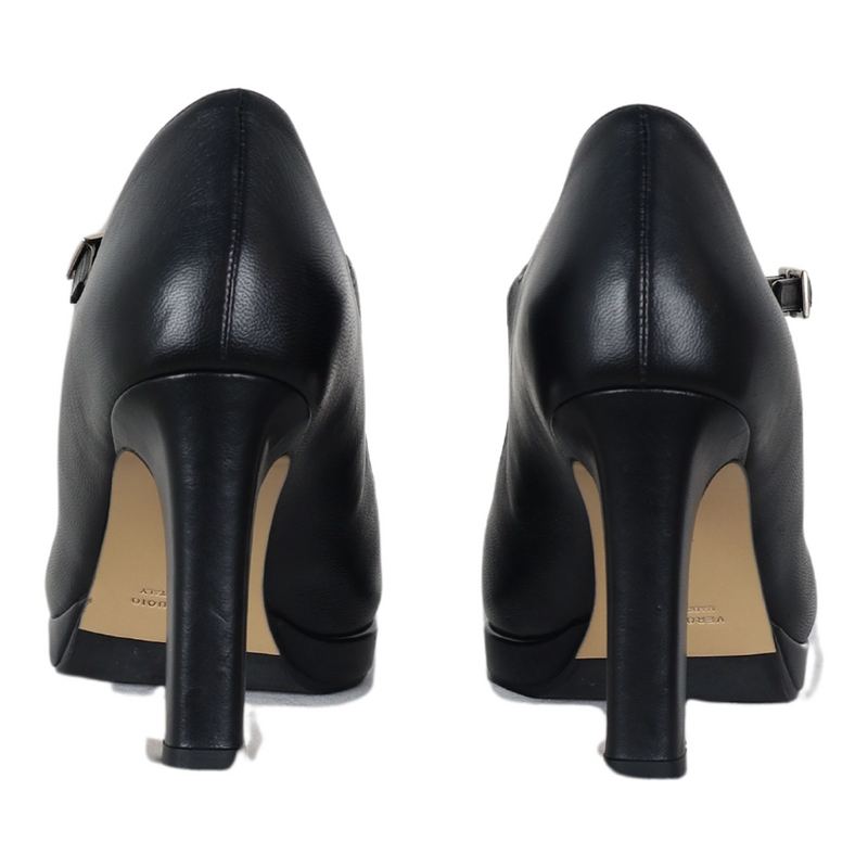 Halle Black 38