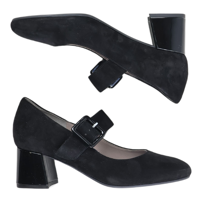 Elisa Black 38