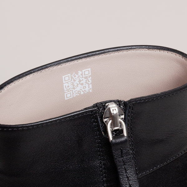 black stina boot from roccamore with traceable QR code through spoor