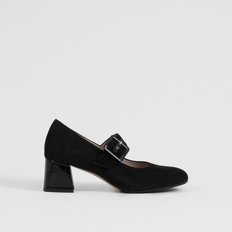 Elisa Black 40