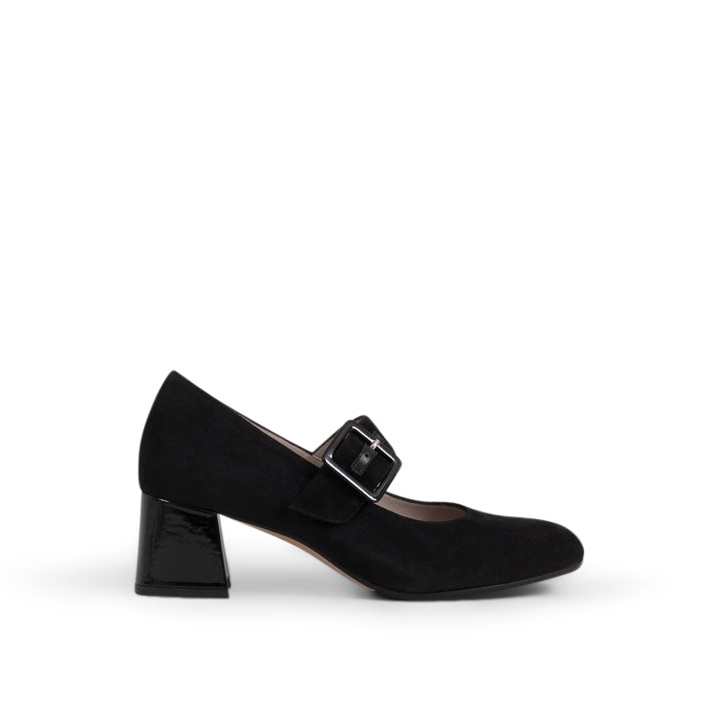 Elisa Black 40