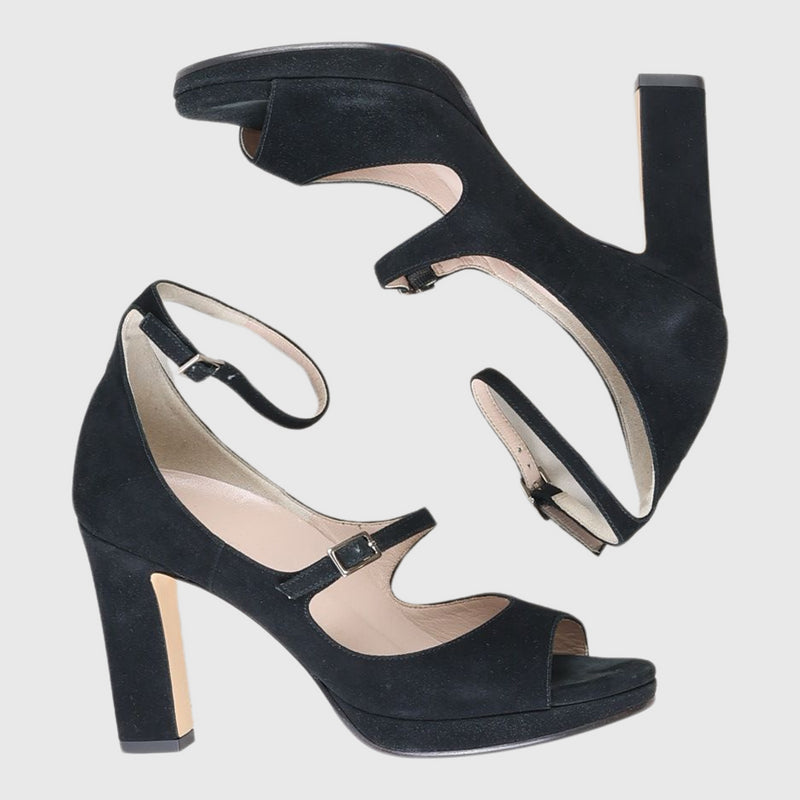 Hedy Black 38