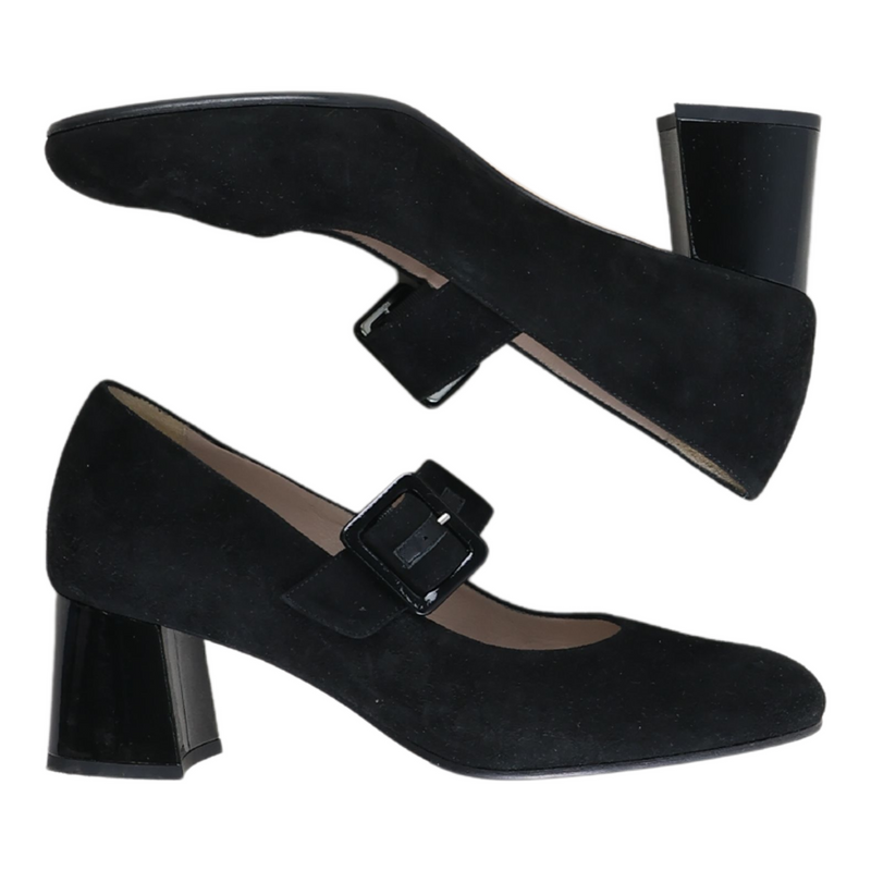 Elisa Black 40