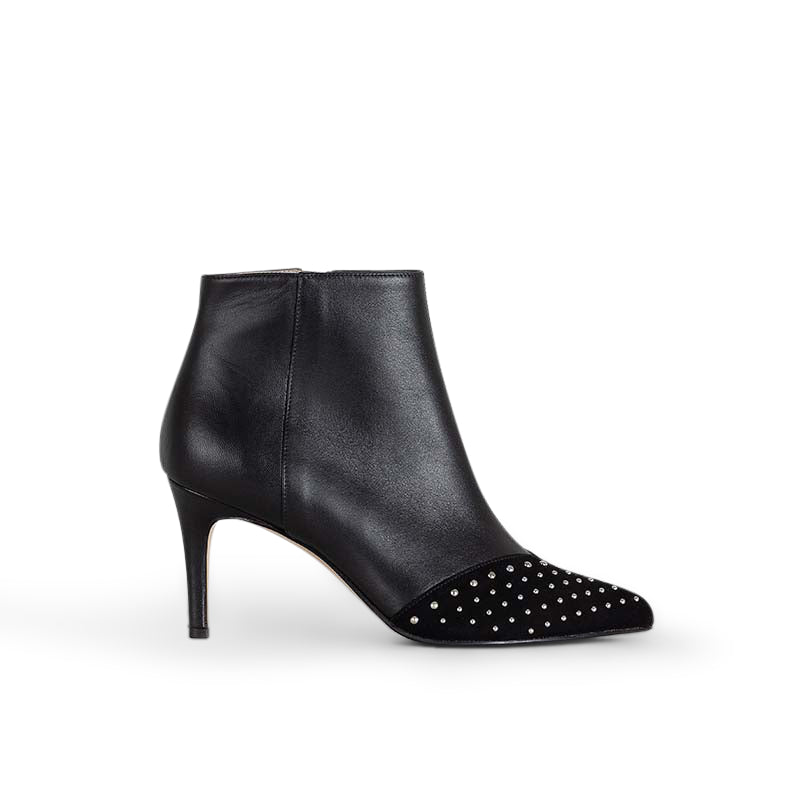 Foxy Studs Black 38
