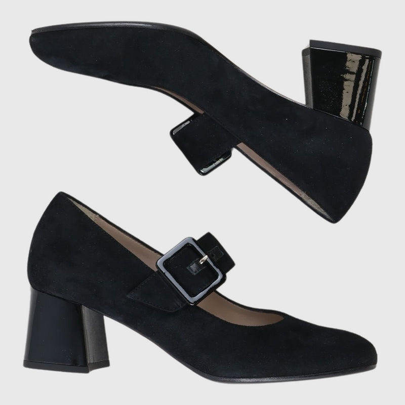 Elisa Black 37
