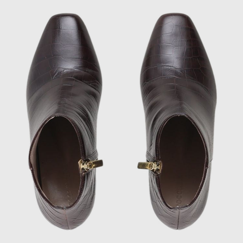 Millie Brown 38