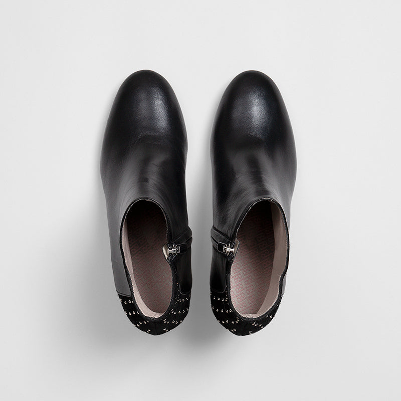 Mathilde Black Studs