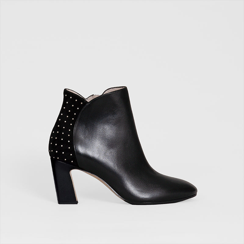 Mathilde Black Studs