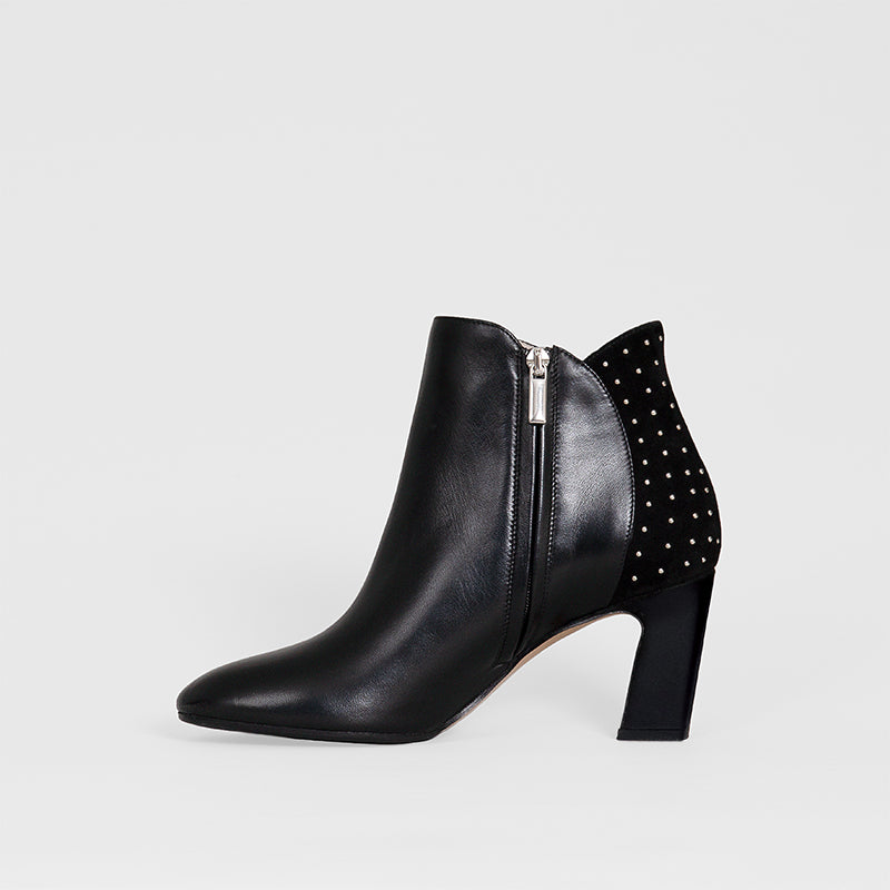 Mathilde Black Studs