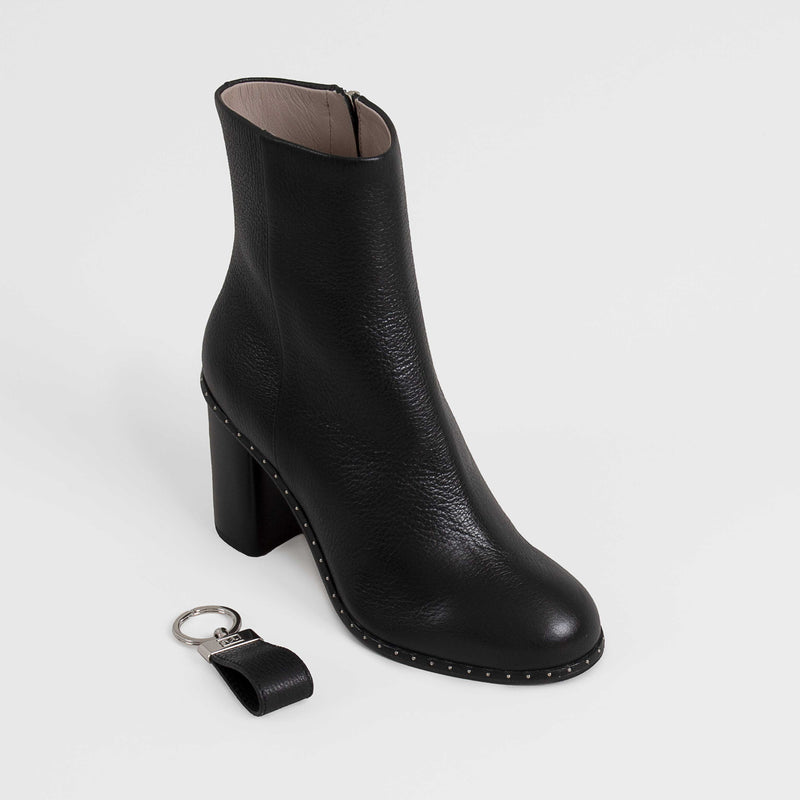 Keyring Saga Black